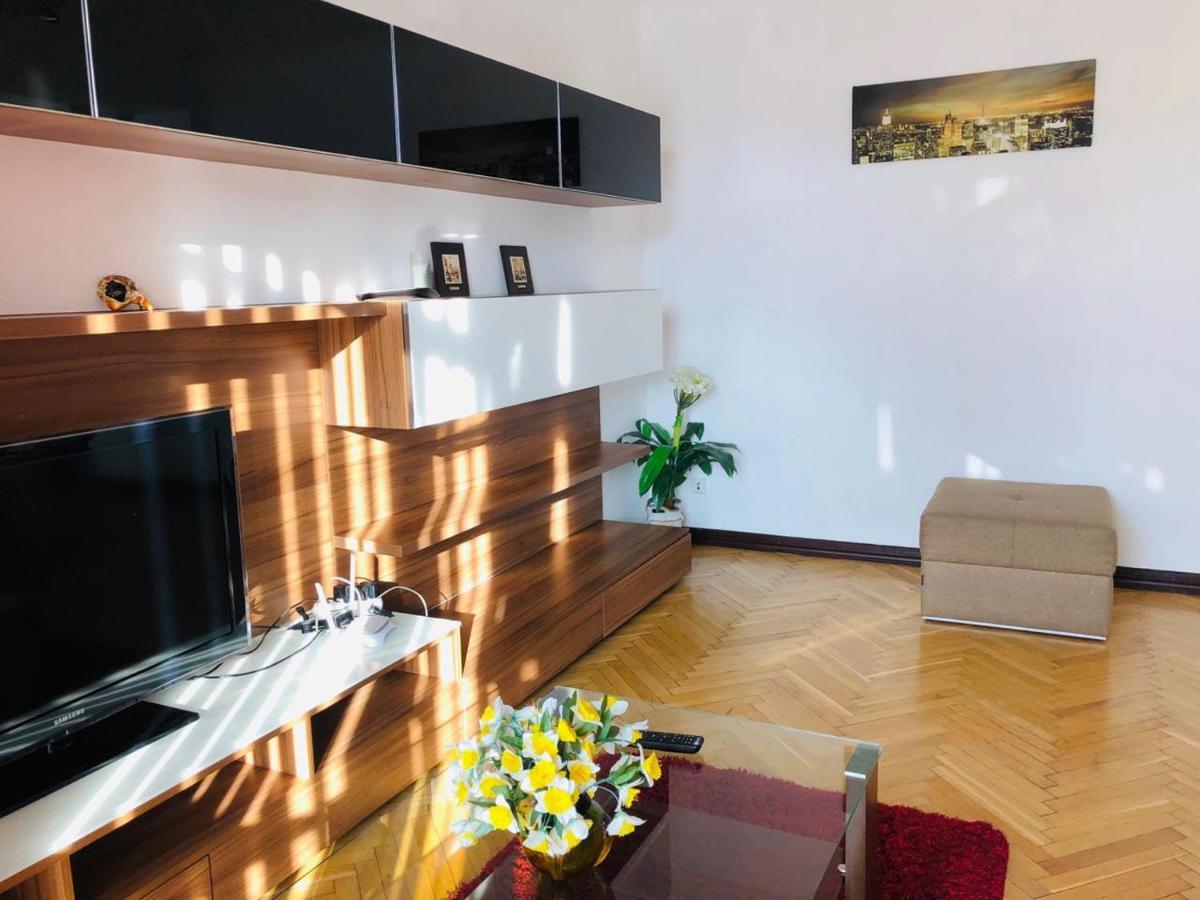 Amazing View Of Maydan! Apartment Kiev Bagian luar foto