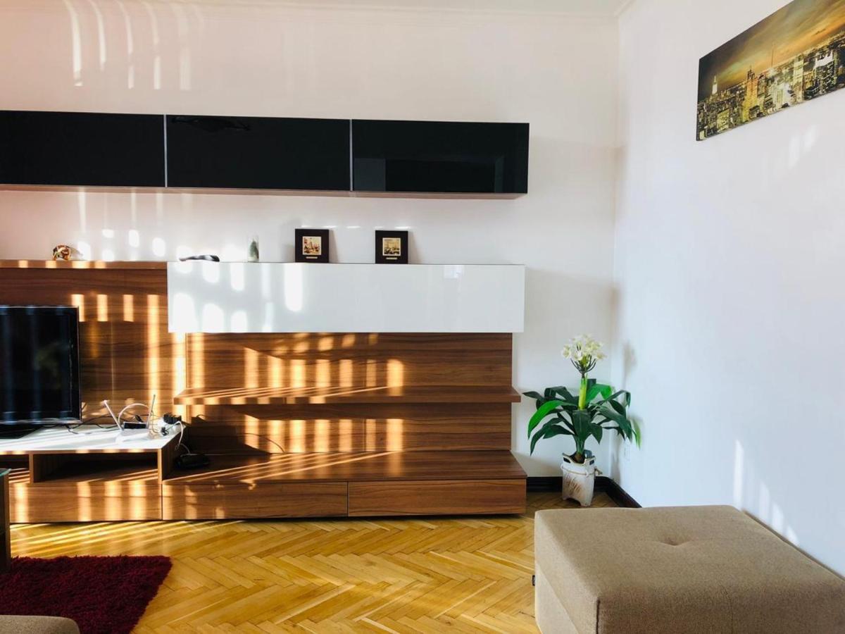 Amazing View Of Maydan! Apartment Kiev Bagian luar foto