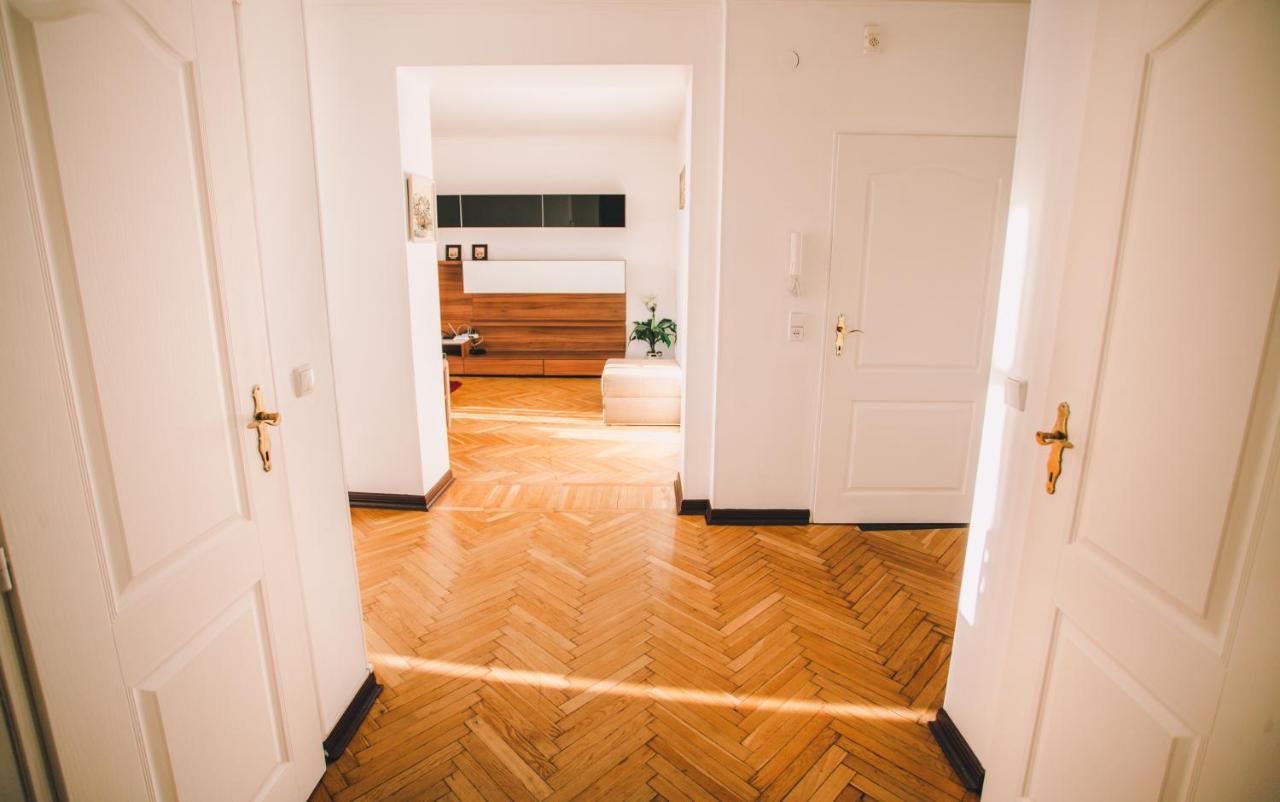 Amazing View Of Maydan! Apartment Kiev Bagian luar foto